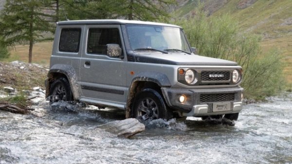 Друг митичен офроудър, но с определено по-ниска цена от предишните. Последната версия ще е много рядка на пътя, тъй като кариерата му приключа и дори  на големи пазари като италианския или британския пристигат по 150 бойки.

Цените в Европа ще започнат от 33 900 евро всеки, като колите- ще бъдат оборудвани с потвърдения бензинов двигател 1.5 с мощност от 102 к.с., разпределяни чрез AllGrip Pro 4wd задвижване на всички колела. Лесно се вижда от далеч. Има двуцветна ливрея в Siberian Silver с черен покрив, преден капак и калници, както и специалните защитни пластмаси на броните. Предната решетка е преосмислена, за да придаде винтидж нотка - с отказ от вертикалните ленти, присъстващи в последните актуализации.